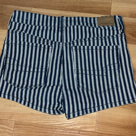 AE Shorts - Picture 5 of 5